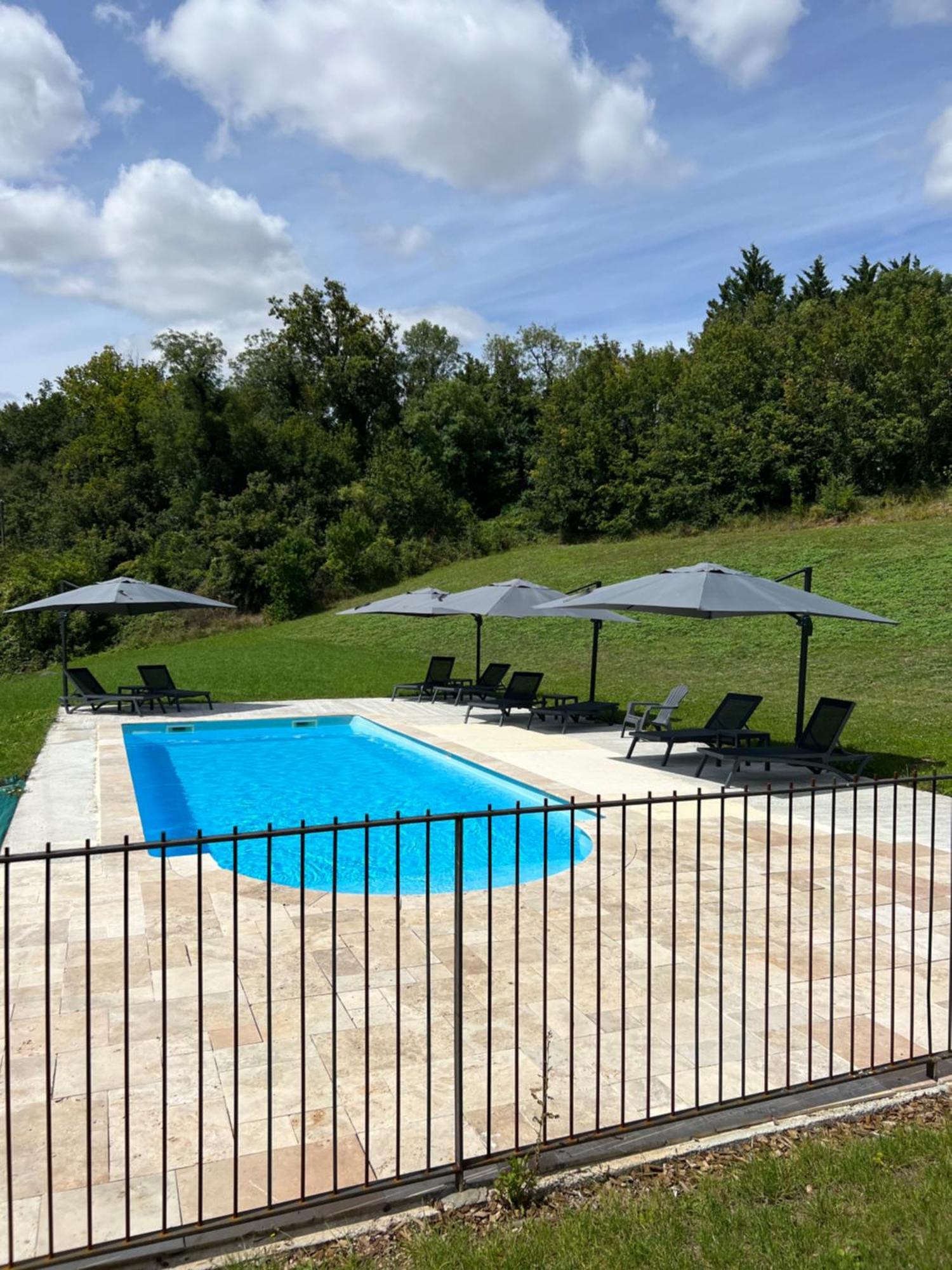 Château des Loups - Les Cyprès Echire Exterior foto